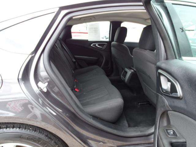 2016 Chrysler 200 Limited 4Dr Sedan